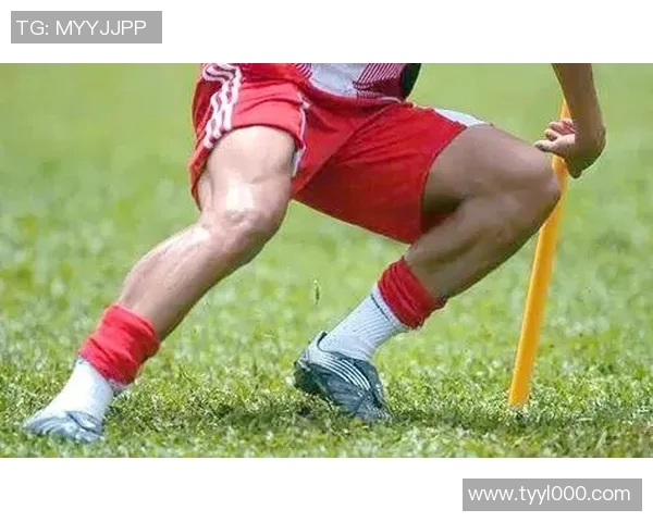 足球明星左脚踢球的精彩瞬间与技术解析揭秘 足球明星左脚踢球的精彩瞬间与技术解析揭秘