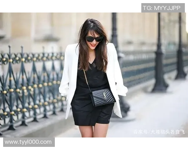 足球明星春秋季节时尚穿搭解析引领潮流的运动风格与个性魅力 足球明星春秋季节时尚穿搭解析引领潮流的运动风格与个性魅力